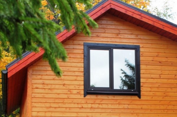 Внешняя обшивка мансарды имитацией бруса