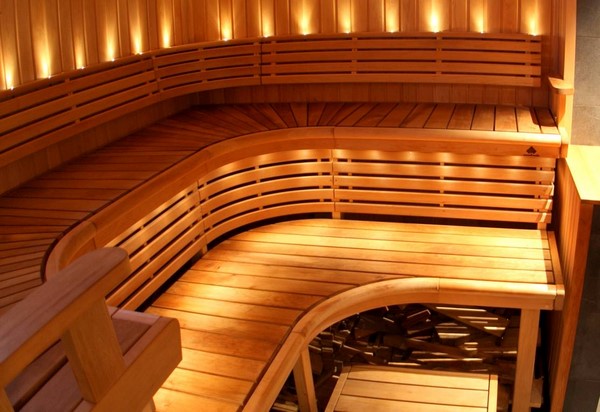 Деревянный полок в баню